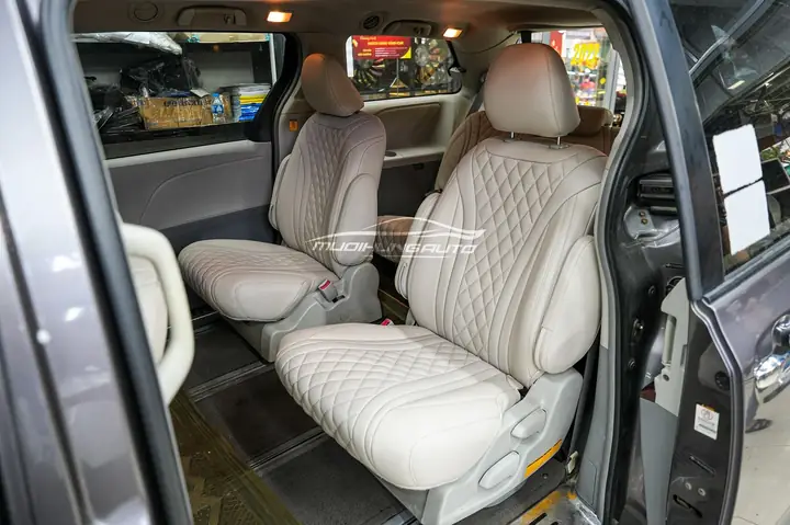 Nội Thất Toyota Sienna 2010