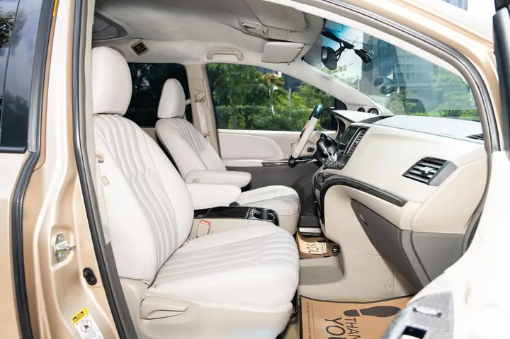 Nội Thất Toyota Sienna 2012