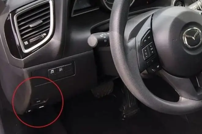 Nut Mo Cop Xe Toyota