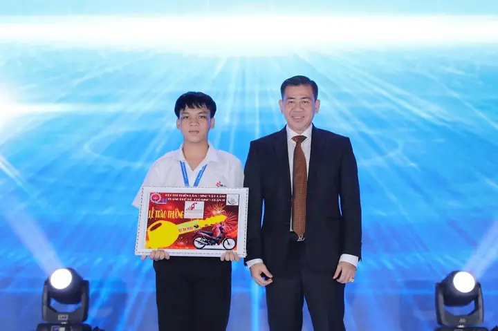 Phan Hồng Hải Toyota