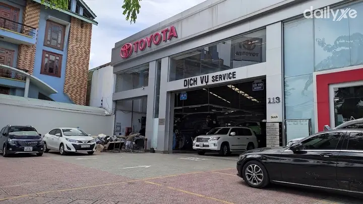 Showroom Oto Toyota Trường Chinh