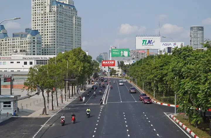 Showroom Toyota Nguyen Huu Canh