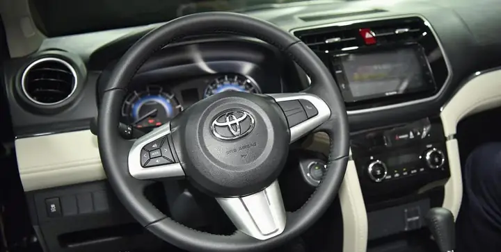 So Sánh Toyota Rush Và Avanza