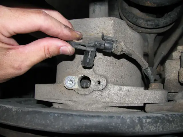 Thay Cam Bien Abs Toyota