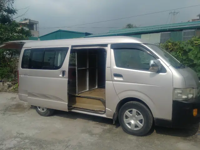 Toyota 9 Chỗ Hoán Cải