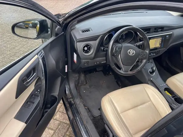 Toyota Auris Touring Sports Lease