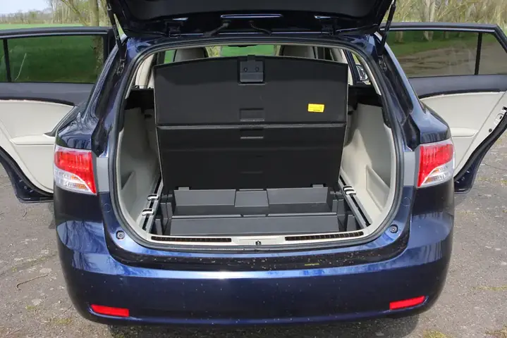 Toyota Avensis Estate Boot Size