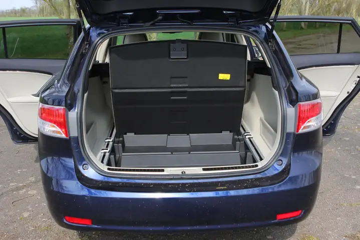 Toyota Avensis Estate Boot Size