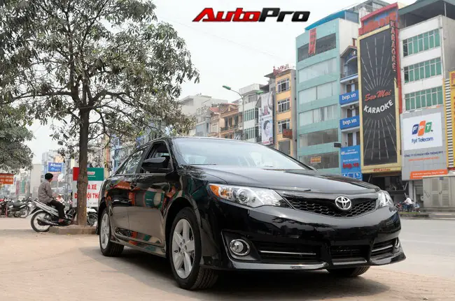 Toyota Camry 2.5 Le 2012