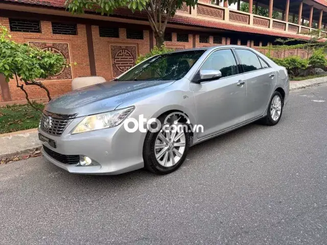 Toyota Camry 2.5q 2013 Giá