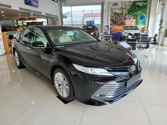 Toyota Camry 2.5q Giam Gia