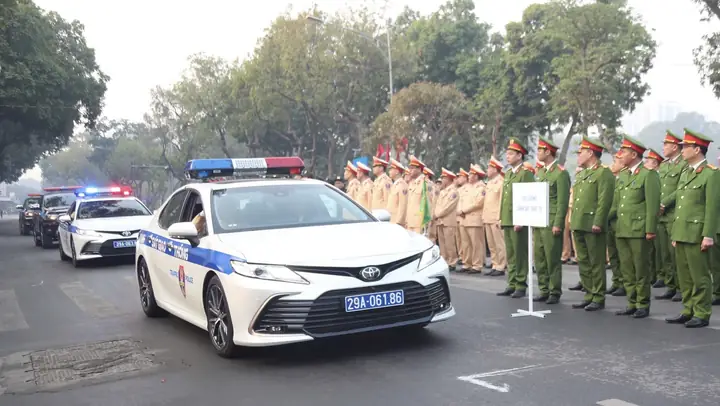 Toyota Camry Hybrid Vietnam Police Toyota Camry Hybrid Vietnam Police