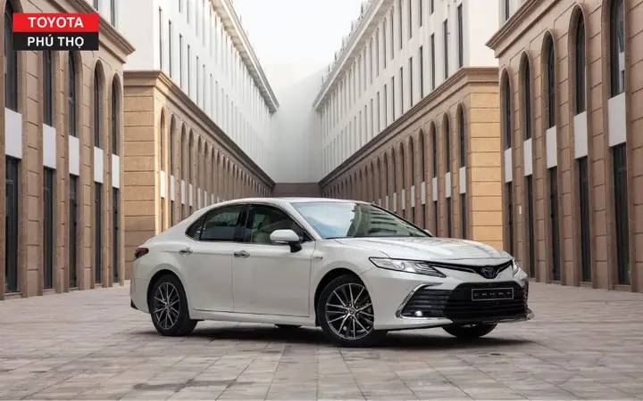 Toyota Camry Và Mazda 6 Toyota Camry Và Mazda 6