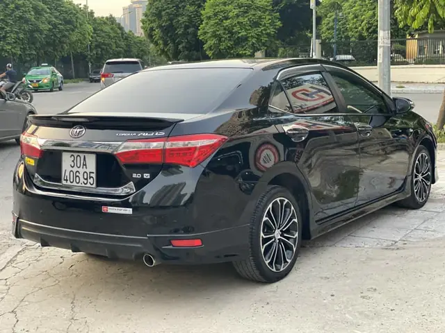 Toyota Corolla 2.0 V Giá Toyota Corolla 2.0 V Giá