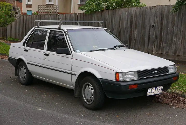 Toyota Corolla 5 Cửa 1983 Toyota Corolla 5 Cửa 1983
