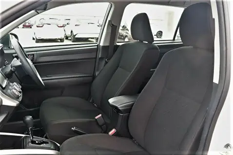 Toyota Corolla Fielder 空間