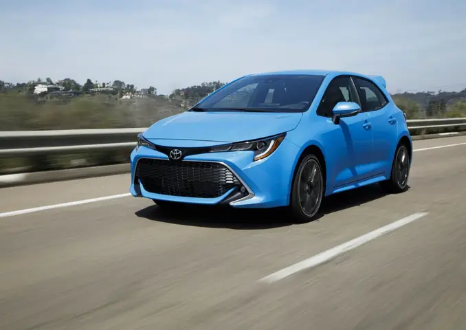 Toyota Corolla Hatchback 2019 Giá