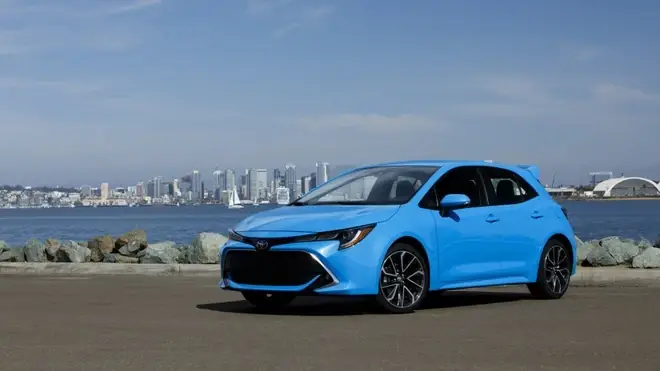 Toyota Corolla Hatchback 2019 Giá