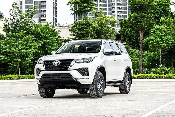 Toyota Fortuner 2.4 At Toyota Fortuner 2.4 At