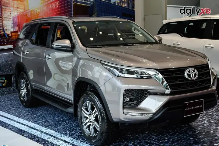 Toyota Fortuner 2.4 At