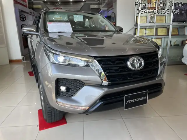 Toyota Fortuner 2.7 V Toyota Fortuner 2.7 V