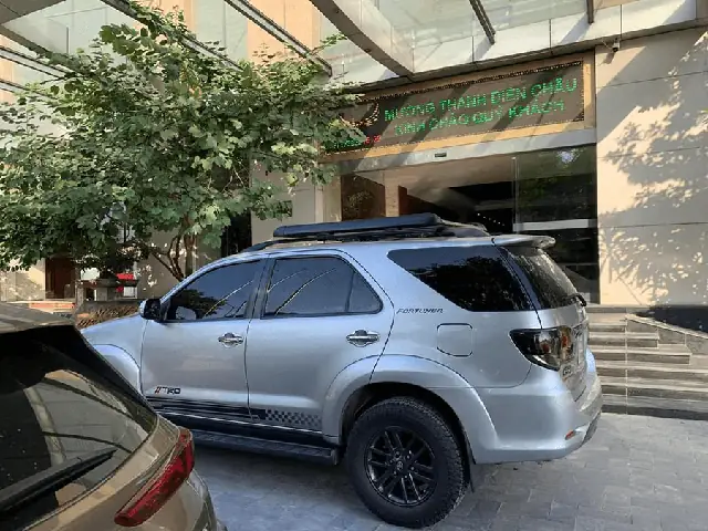 Toyota Fortuner 2010 Giá