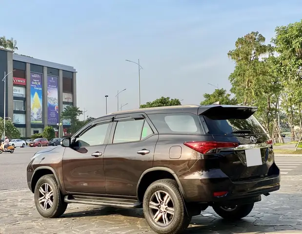 Toyota Fortuner Màu Nâu
