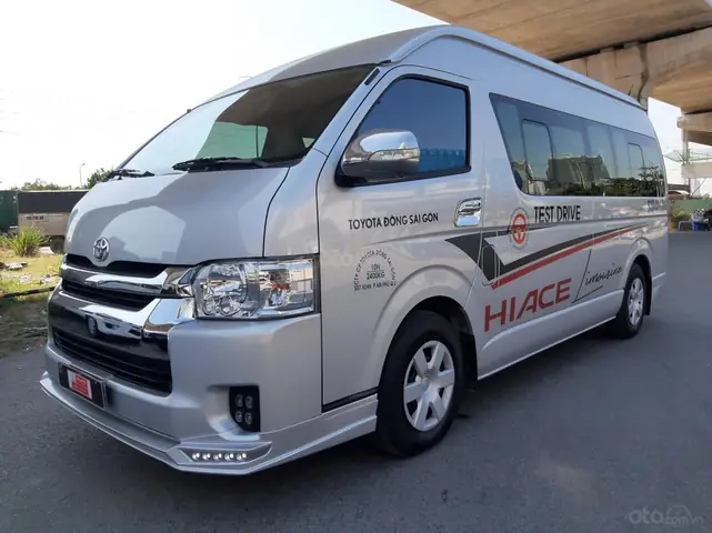 Toyota Hiace 10 Chỗ
