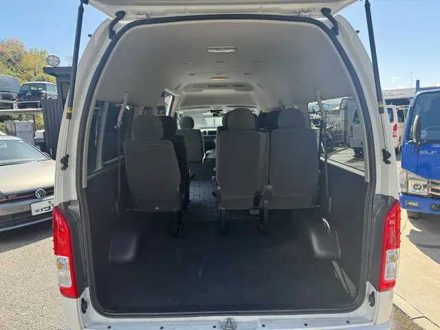 Toyota Hiace 10 Seater
