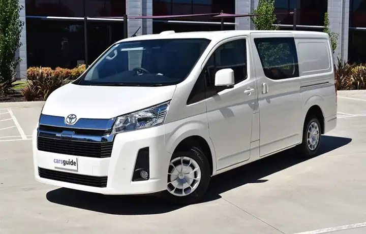 Toyota Hiace 9 Chỗ Máy Dầu