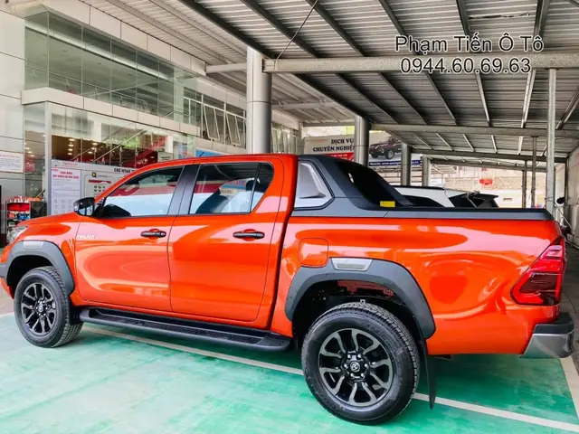 Toyota Hilux Màu Cam