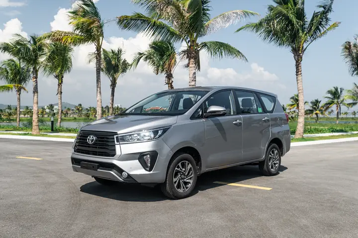 Toyota Innova 2.0 E