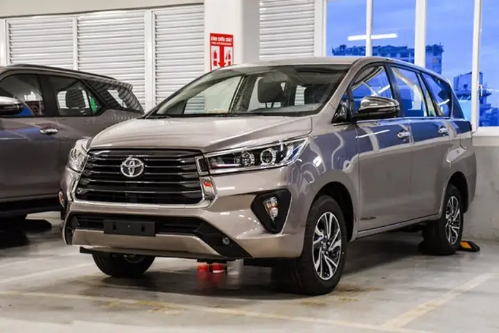 Toyota Innova 2.0 V