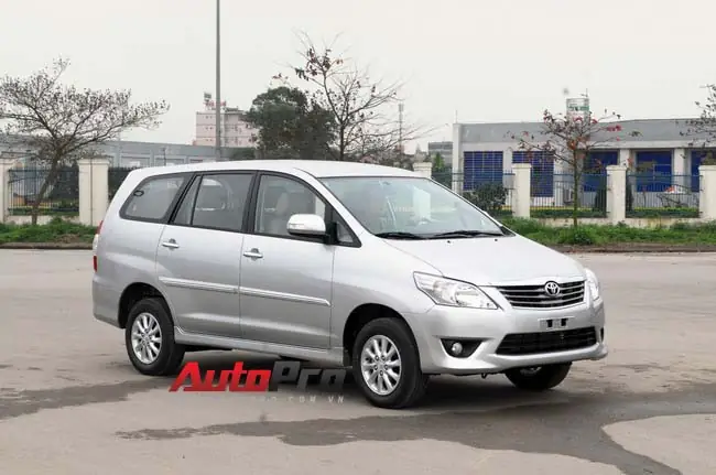 Toyota Innova 2012 E