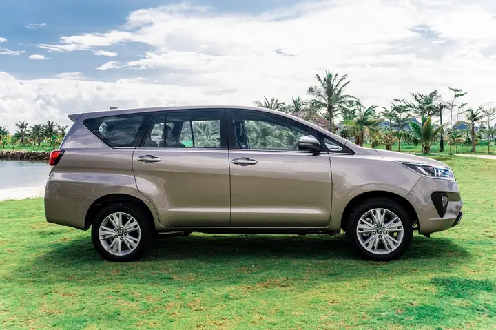 Toyota Innova 8 Chỗ