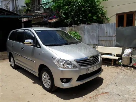 Toyota Innova E 2013
