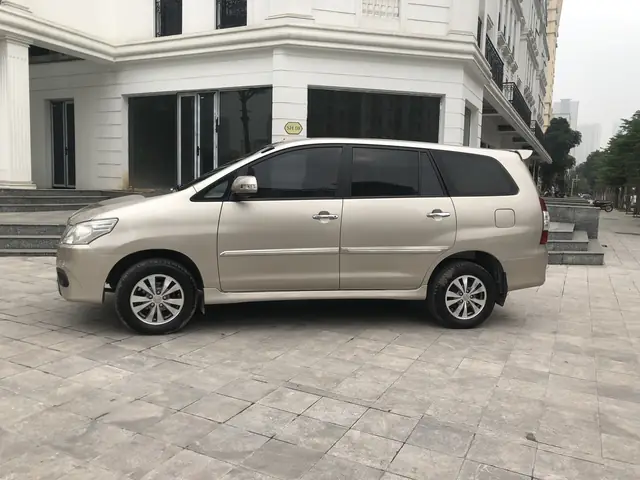 Toyota Innova E 2015