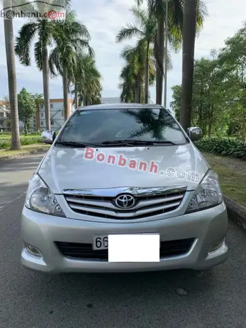 Toyota Innova J 2010