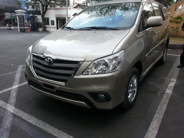 Toyota Innova V 2014