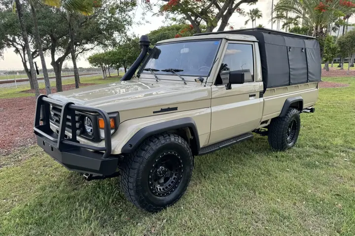 Toyota Land Cruiser Hj75