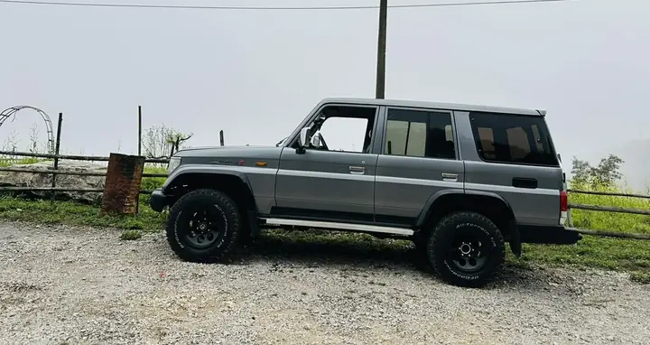 Toyota Land Cruiser Rj77