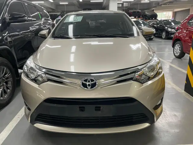 Toyota Vios Nâu Vàng