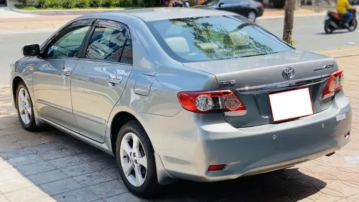 Xe Toyota Altis 2010
