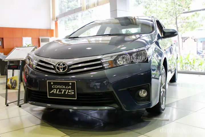 Xe Toyota Altis 2014