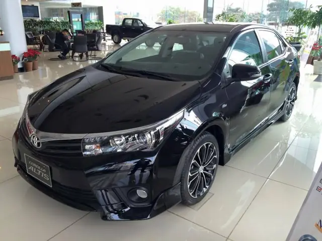 Xe Toyota Altis 2015