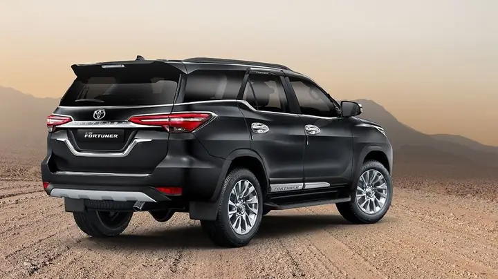 Xe Toyota Có Cửa Sổ Trời