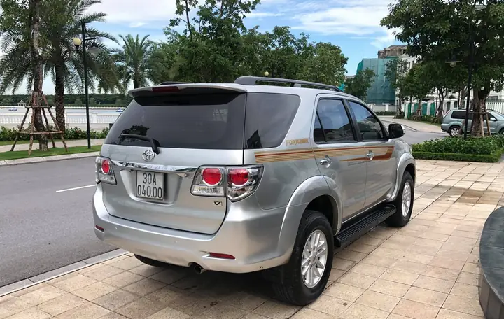 Xe Toyota Fortuner 2013