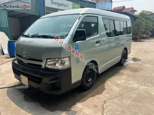 Xe Toyota Hiace 2010