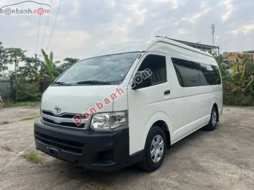 Xe Toyota Hiace 2012