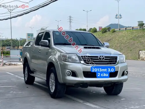 Xe Toyota Hilux 2013